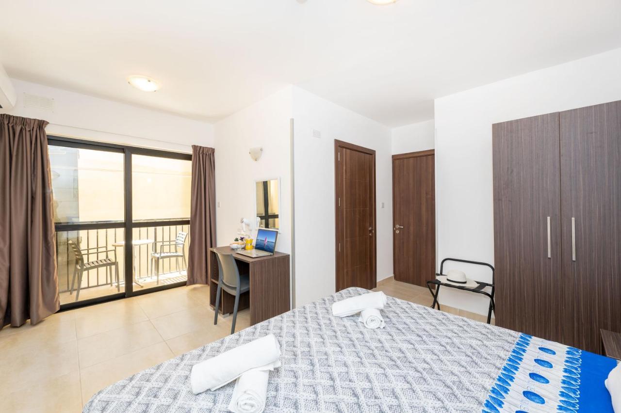 Islet Promenade Seafront Family Apartment With 2 Balconies By Getawaysmalta 圣保罗湾城 外观 照片