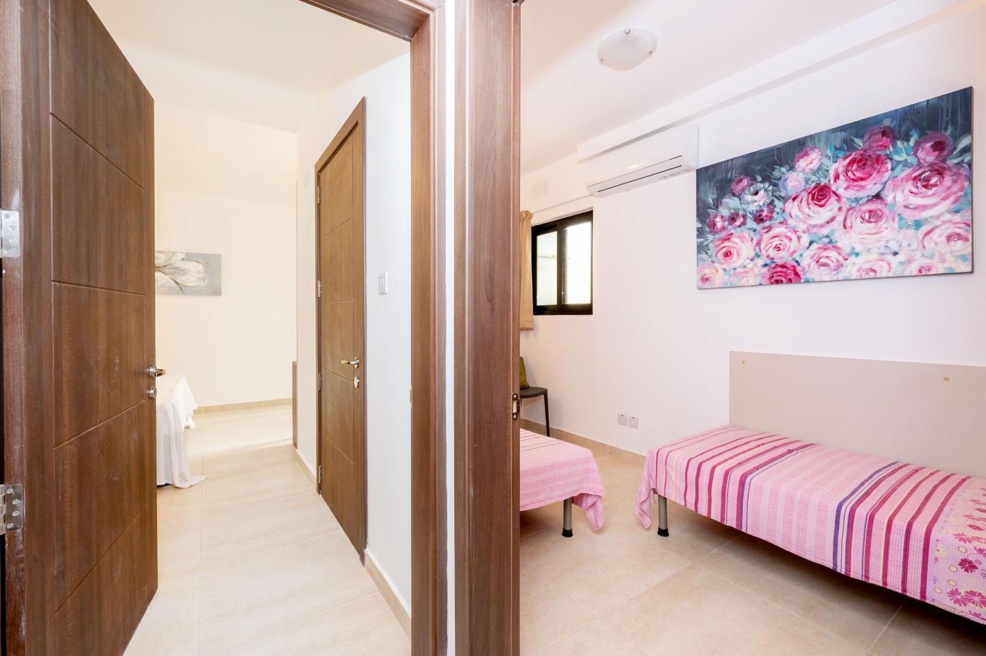Islet Promenade Seafront Family Apartment With 2 Balconies By Getawaysmalta 圣保罗湾城 外观 照片